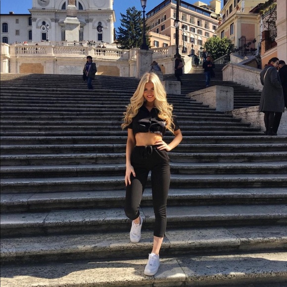 Meet your Posher, Kylie - Picture 1 of 1